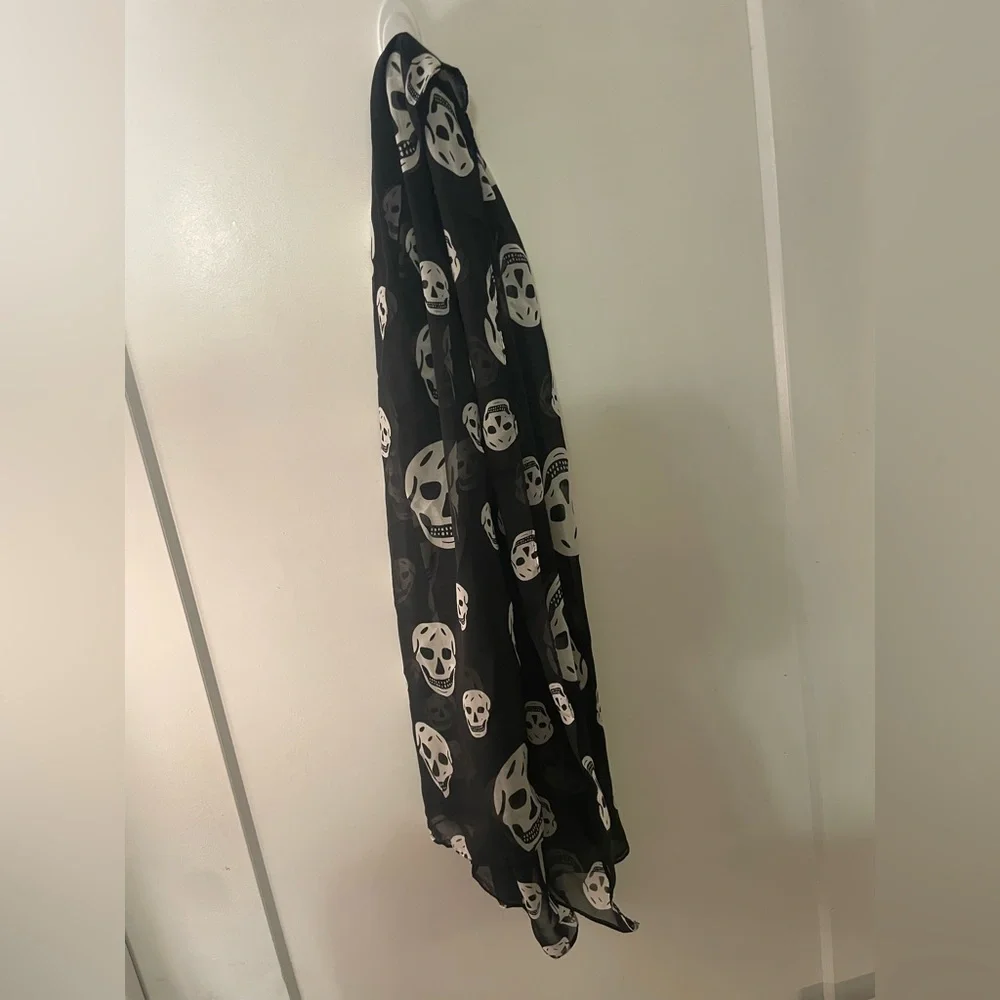 SHEER SKULLS ☠️ | Black & White Skull Print | Scarf (Brand New!) 💕✨ - Picture 7 of 12